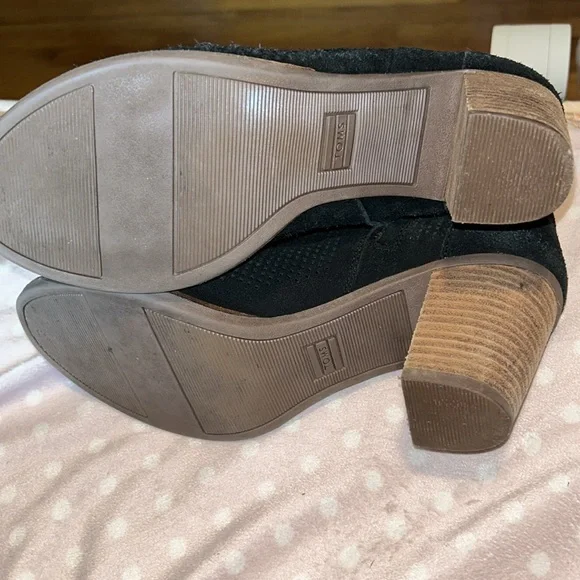 TOMS Black Booties - Picture 4 of 7